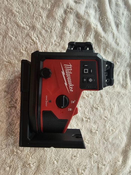 Laser krzyżowy Milwaukee M12  A3PLO nowy
