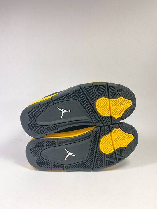 Jordan 4 Retro Thunder (GS) - 38 EU / 5.5Y US