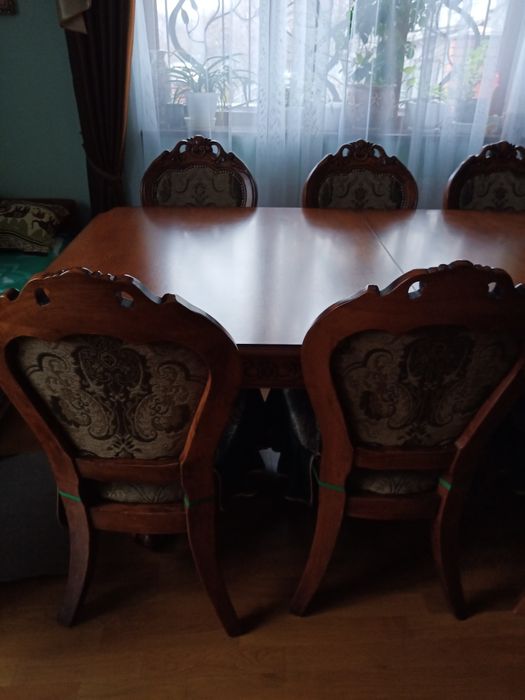 Стіл та стільці/ Малайзія/Стіл великий,довжина 2 метри.