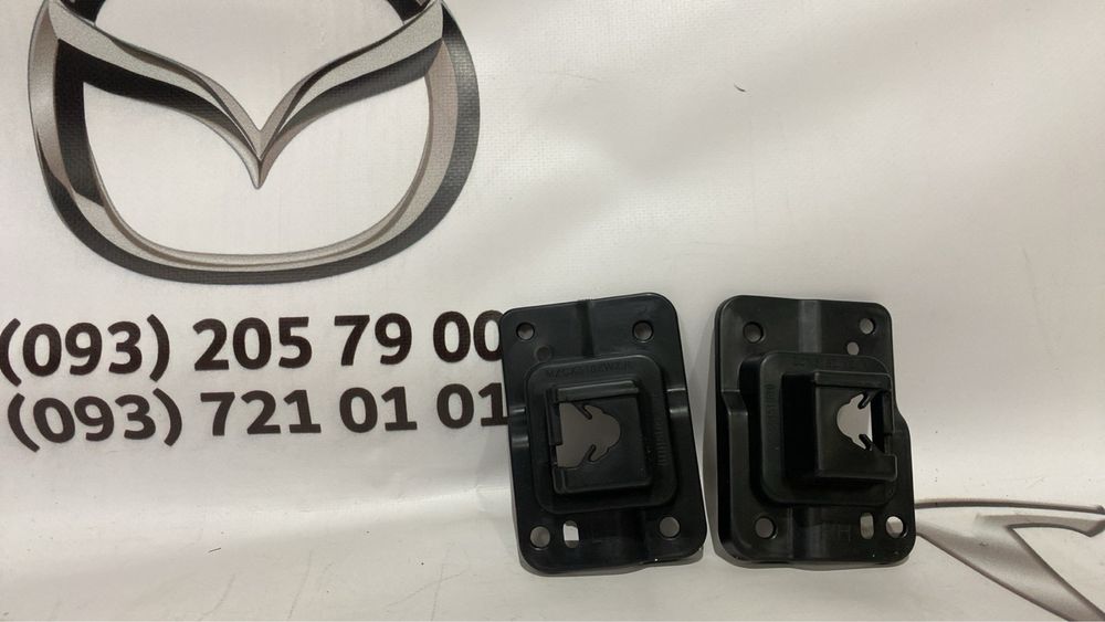 Кронштейн решітки Mazda CX5 2018–2025 кронштейн Мазда CX5