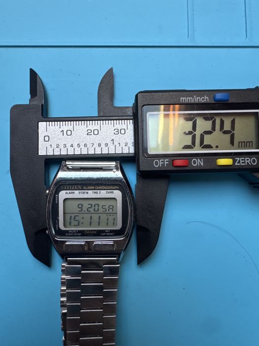Zegarek elektroniczny Citizen Seven ciekawy model Sprawny