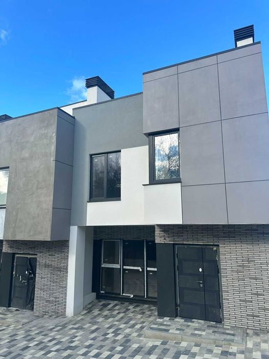 Таунхаус в стилі хай-тек, єоселя