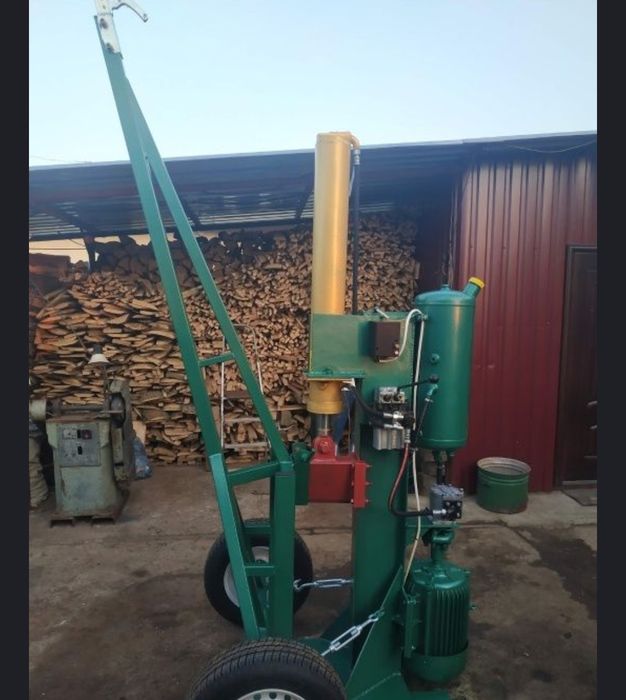 Дровоколи гідравлічний.