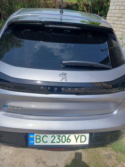 Автомобіль пежо е208 2023 рік
