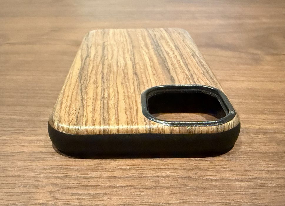 Capa WO design iPhone 13 madeira