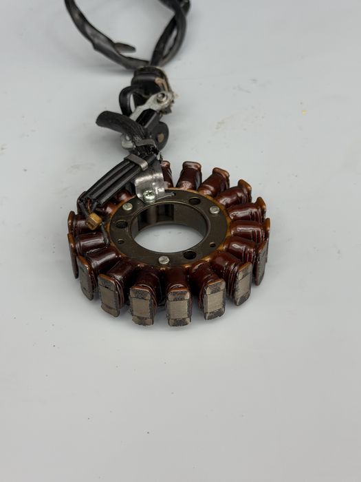 Stator Stojan Alternator Iskrownik SUZUKI DR125 Gn