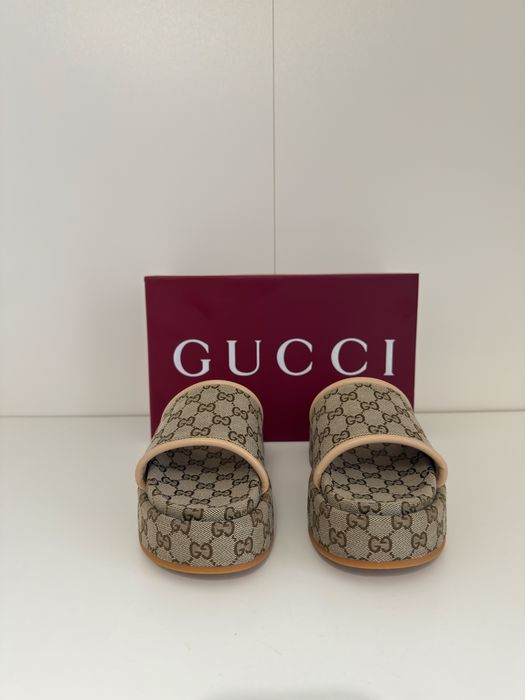 Klapki Gucci GG Monogram – styl i wygoda | 40