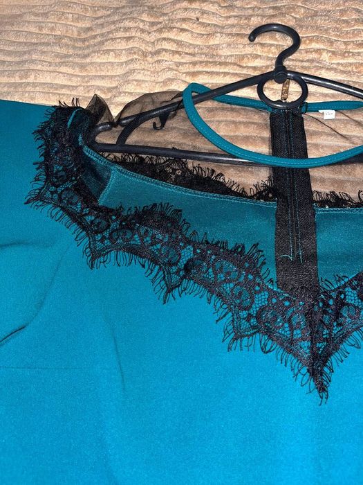 Продам сукню зелену