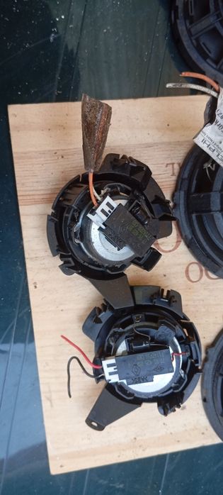 6 Autofalantes e 2 Twitters auto