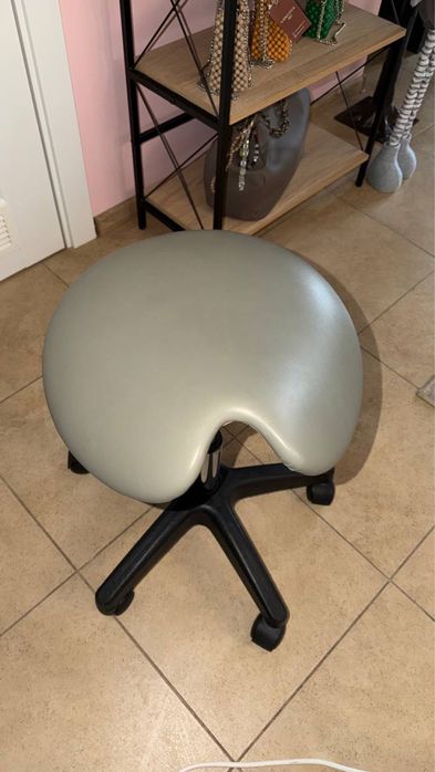 Ресепшн, крісло перукаря, дзеркало для салону краси