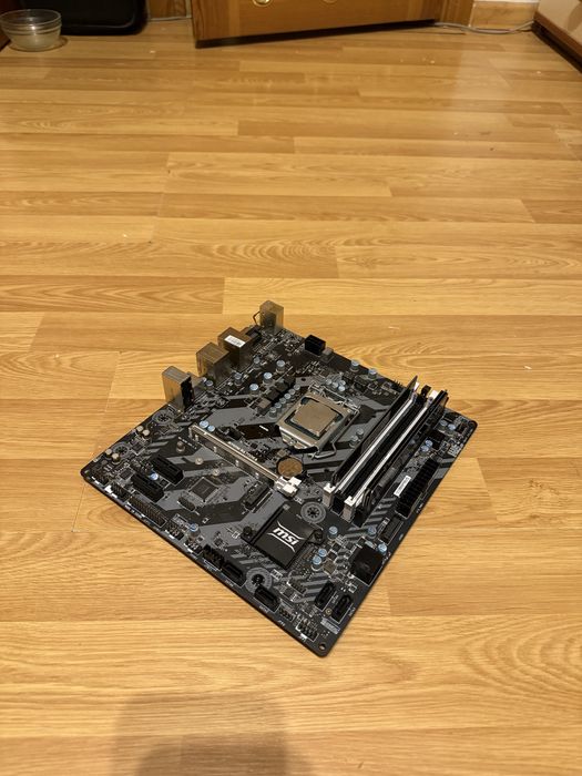 MSI B250M Bazooka / i5-7400 /16GB RAM