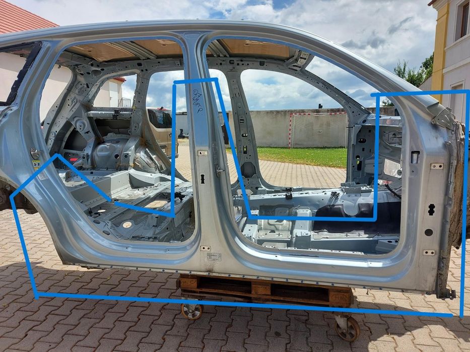 Audi Q7 II LIFT 4M0 TFSI cały próg słupek prawy a b środkowy poszycie