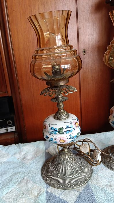 Dois candeeiros antigos