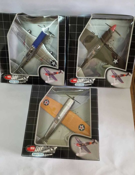 3 Aviões em metal Dickie Aero Club – Mustang, Warhawk e Corsair, novos na caixa