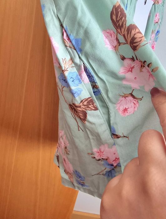 Calções verde floridos Stradivarius 100% viscose S - novos c etiqueta