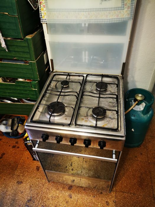Vendo fogão 4 bicos a Gaz e esquentador elétrico vaillant