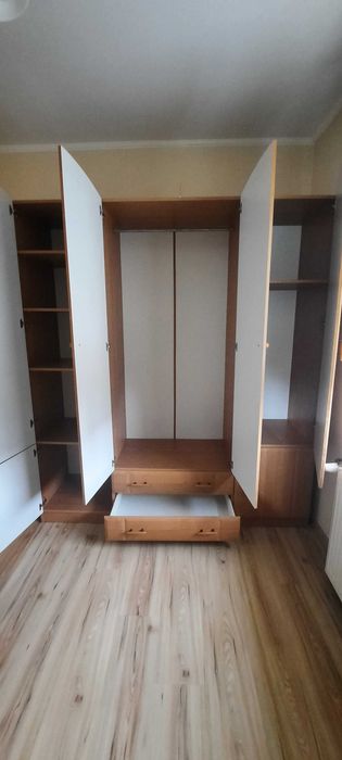 Sprzedam  szafę  na ubrania