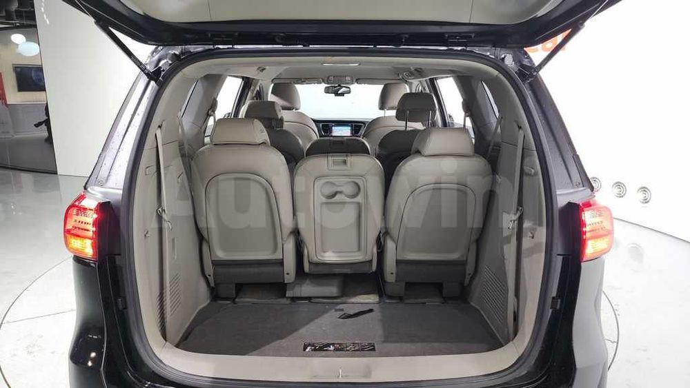 Дизельна Kia Carnival / 2018року