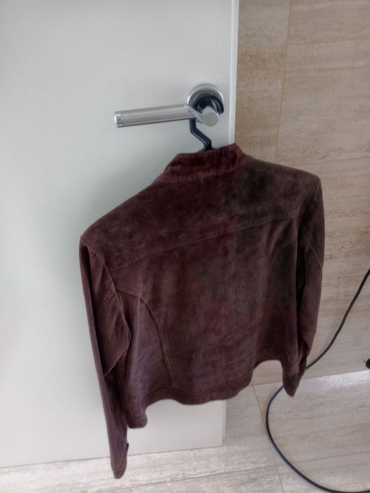 Vendo blusão em pele castanho  da cor de pinhão