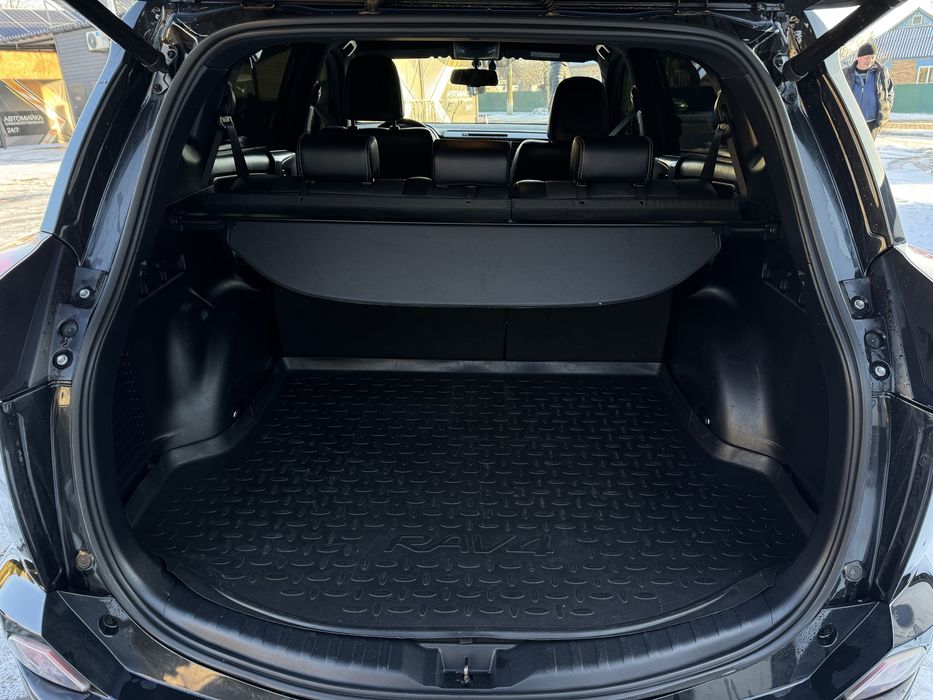 TOYOTA RAV4 повний привід офіційне авто