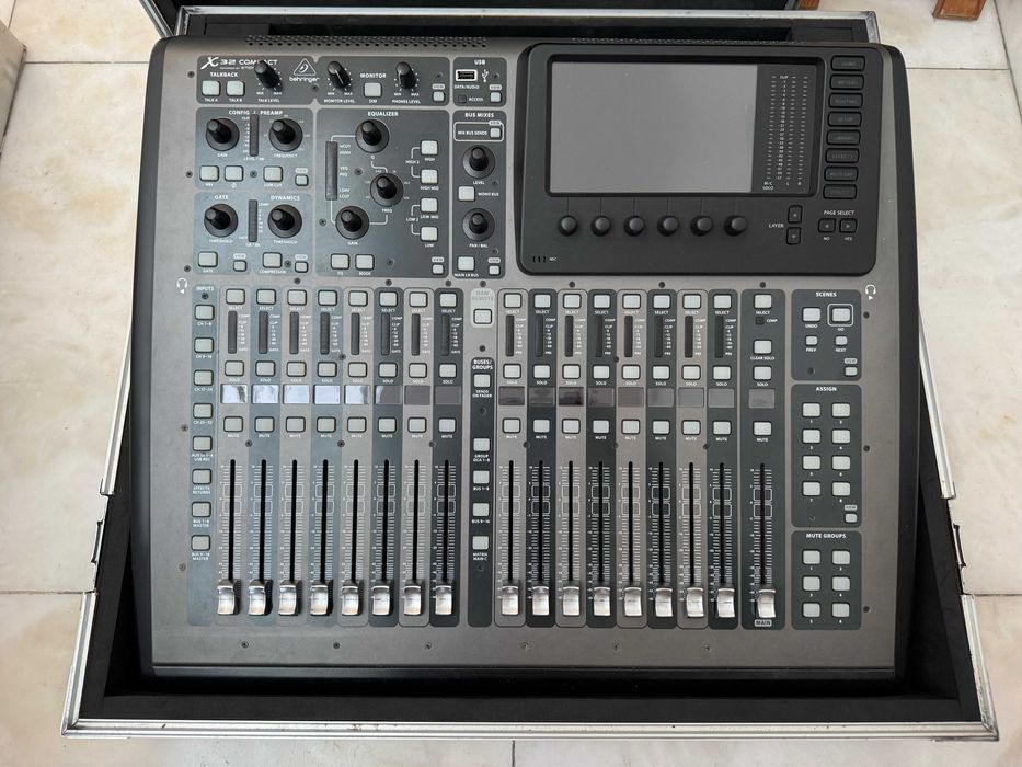 Behringer X32 Compact + Flyht Pro Case