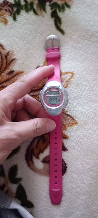 Продам детские часы на девочку QQ