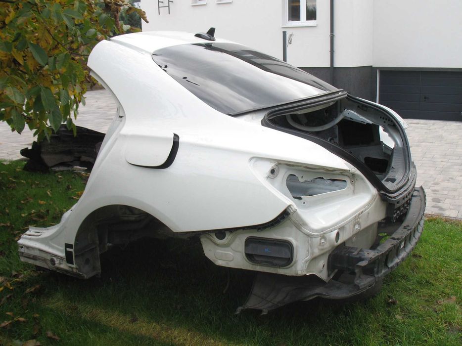 Mercedes CLA C117 Sedan wanna pas tylny błotnik ćwiartka lakier 650