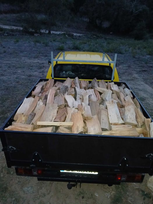 Vendo lenha )pinho) 115 euros / m3