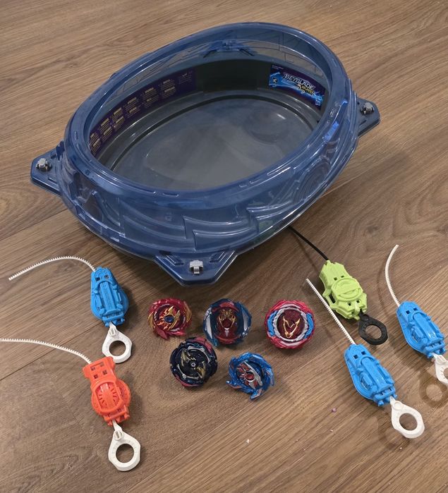 Arena Beyblade Burst - inclui 5 Beylades