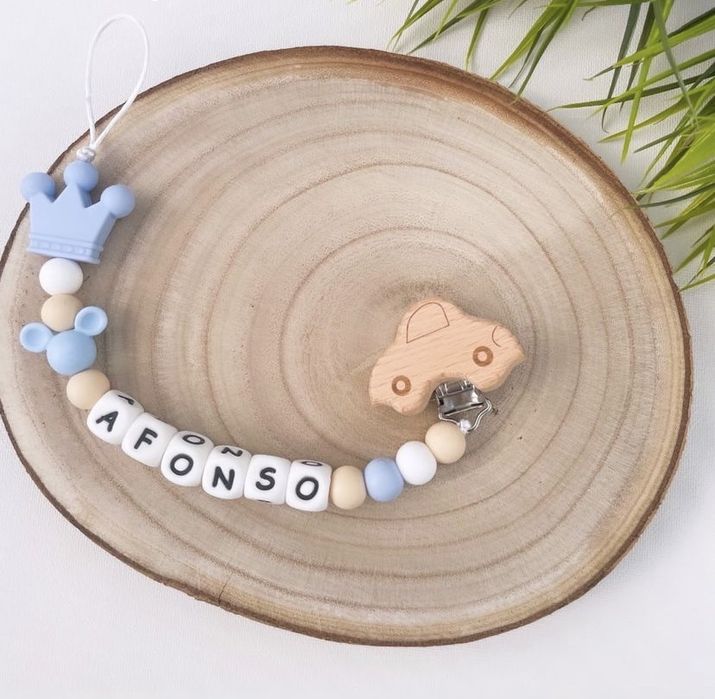 Prendedores em silicone com nome