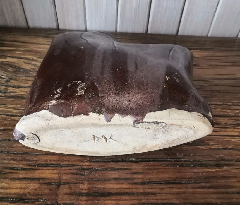 Ceramiczny wazon w stylu brutalistycznym