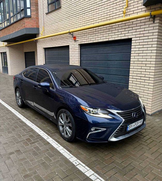 Продам Lexus ES300h 2016 в максимальній комплектаціі