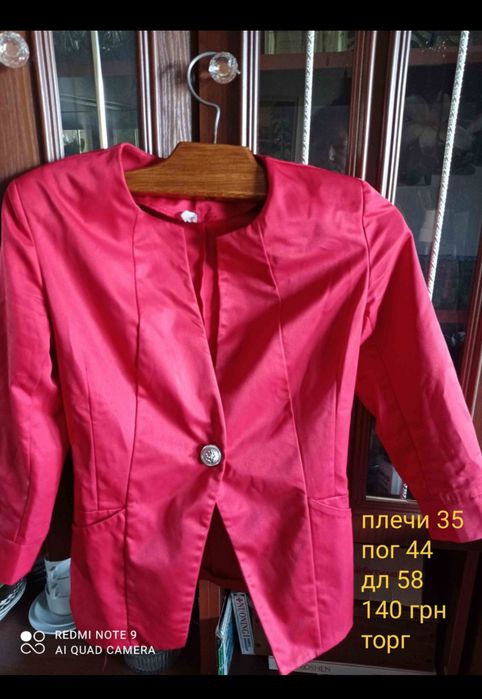 Котоновая жилетка,пиджаки