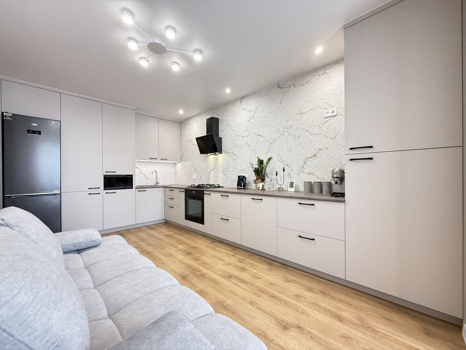 3-Кімнатна 88 кв.м. «На Щасливому» з Ремонтом! Меблі! Техніка!