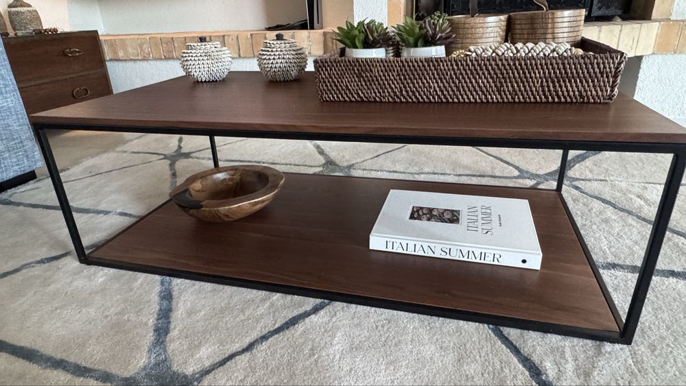 Mesa de Centro em Madeira e Metal Preto