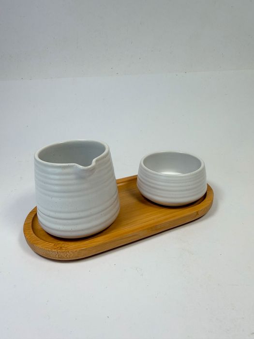 Conjunto de Serviço Nespresso em Cerâmica com Tabuleiro em Madeira