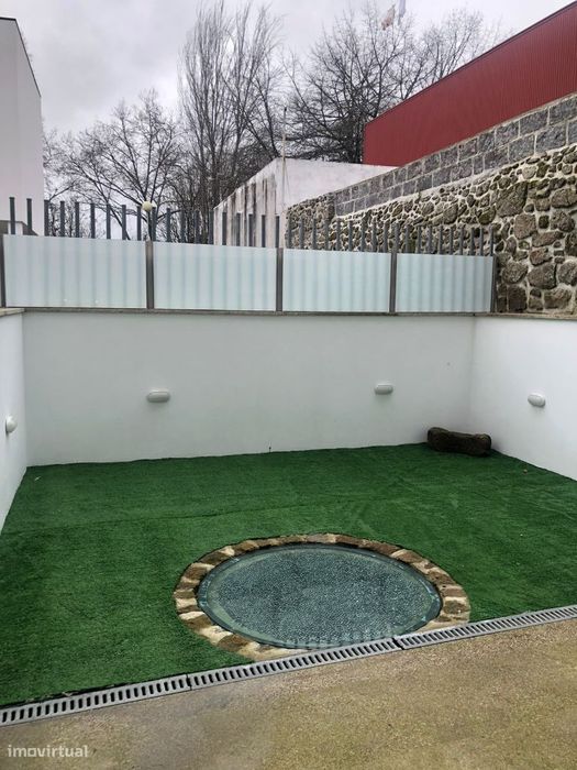 Apartamento T2 c/ terraço e churrasqueira no Centro de Braga.