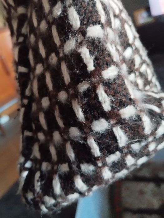 Mala de mão castanho e branco