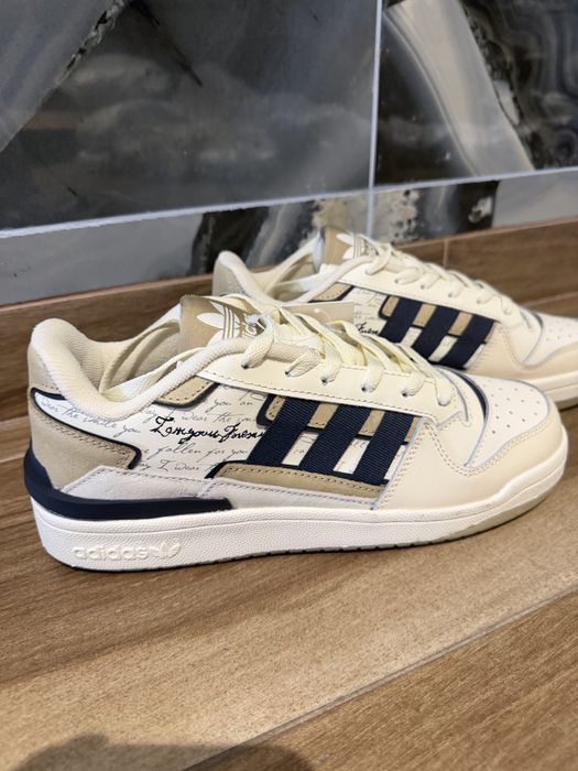Розпродаж Чоловічі кросівки adidas без коробки