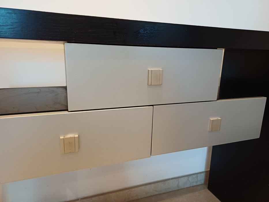 Consola Wengue e Prata