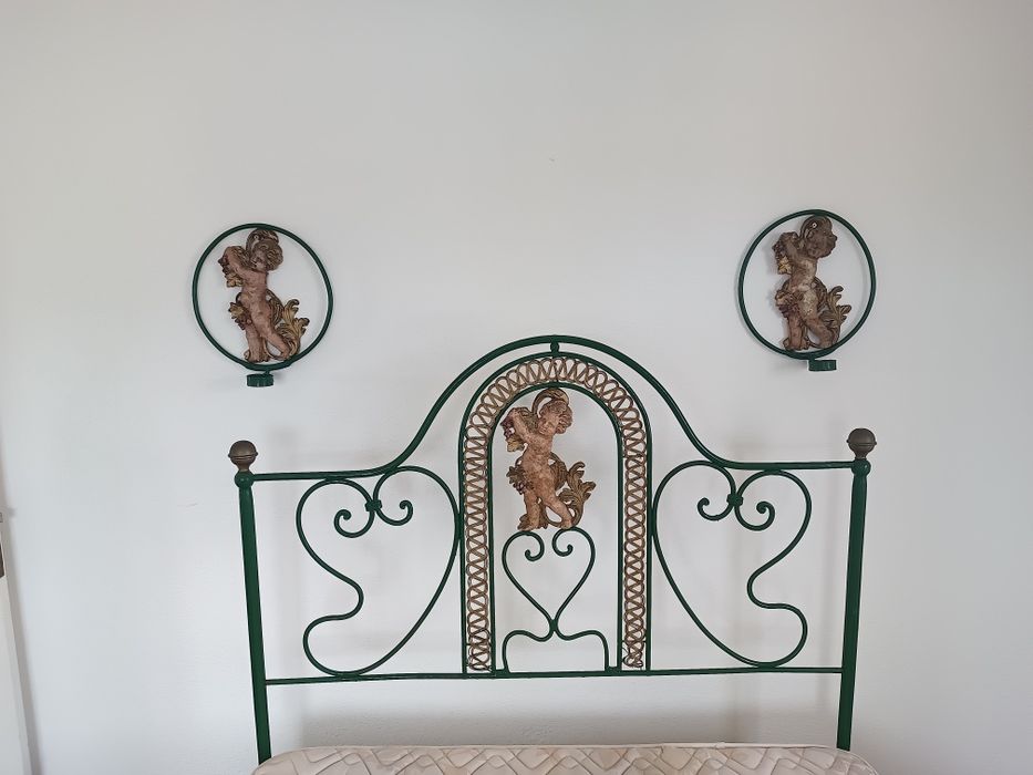 Cama de ferro muito antiga