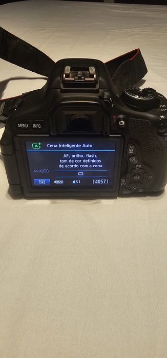 Máquina fotográfica CANON 600D