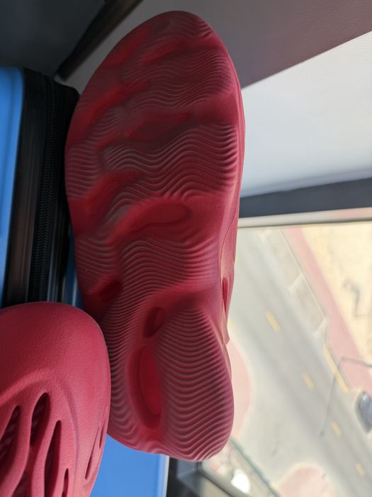 Yeezy foam runner red