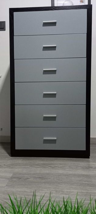 Camiseiro igual a novo