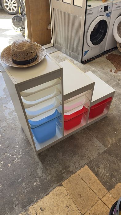 Móvel de quarto com gavetas