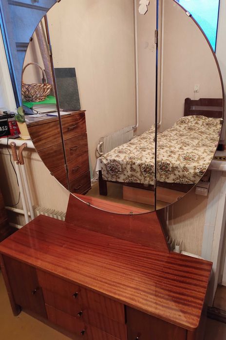 Трюмо Германия. Трельяж. Круглое зеркало. Косметический комод.