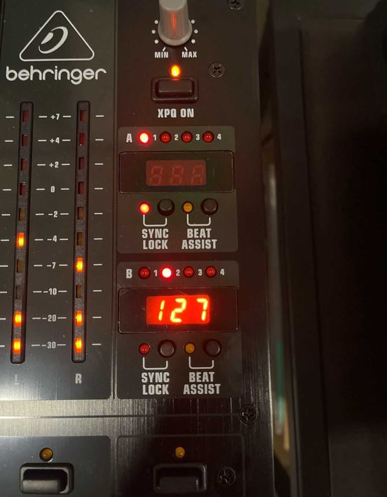 Behringer DJX900USB - como nova e com garantia