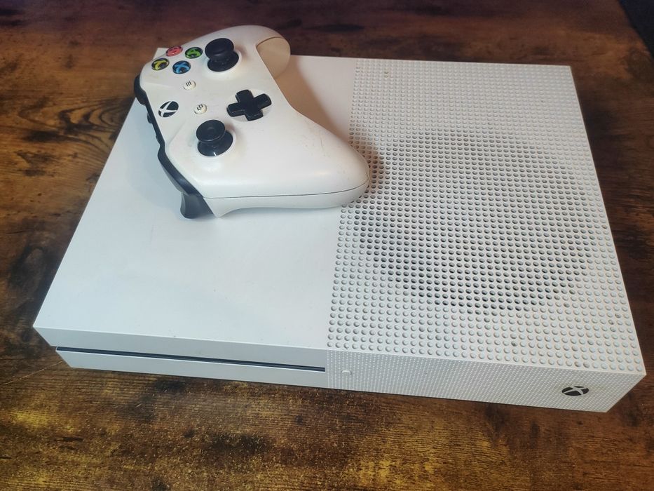 Xbox One S 500GB + Pad + Zestaw 7 Gier (Mafia, Tomb Raider)
