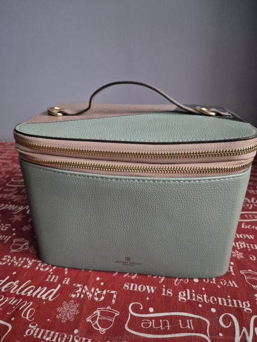 Kuferek na kosmetyki Oriflame