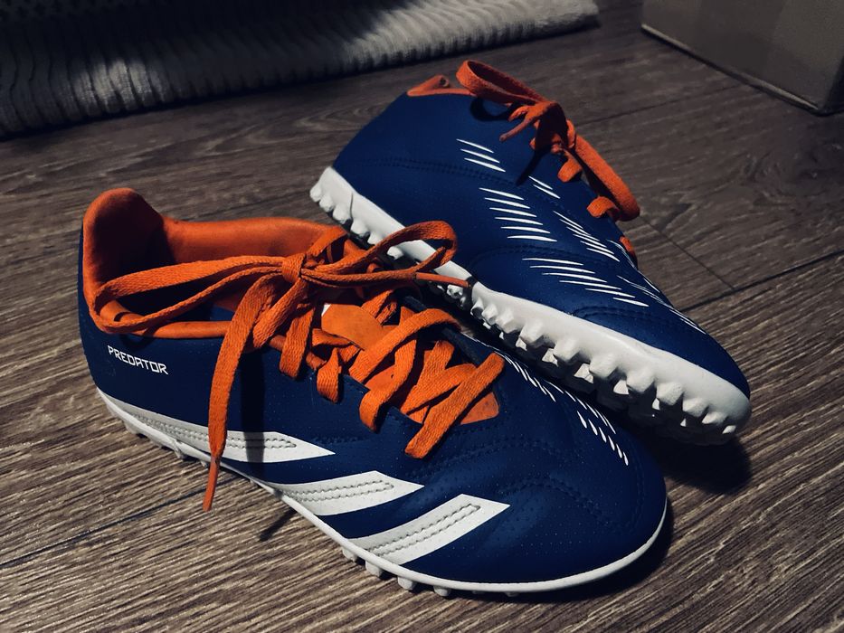 Turfy Adidas, rozmiar 34. Stan bardzo dobry.